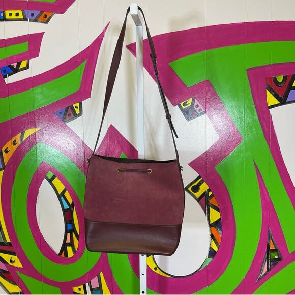 Michael Kors, Suede and Leather Cary Bucket Bag. Bohemian Glamour Adjustable - Picture 4 of 8